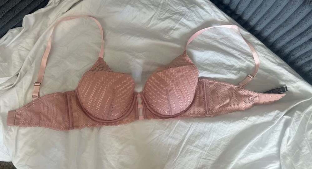 Victoria's Secret Lined Plunge Bra Size 34D Pink Lace